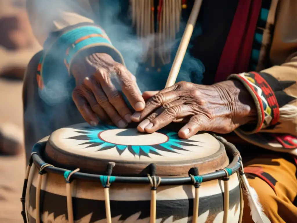 Manos arrugadas de un anciano nativo tocando un tambor sagrado, reflejando significado y rituales del instrumento ceremonial