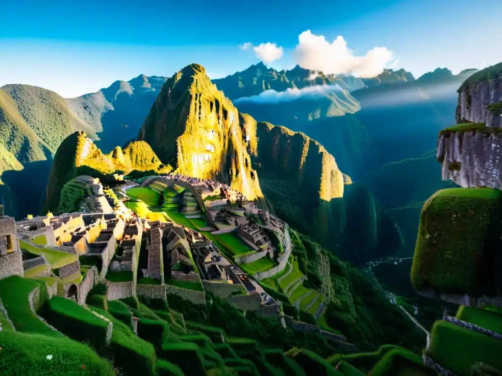 Montaña Sagrada Picos Espirituales: Machu Picchu entre los Andes, con estructuras incas y verdor bajo cielo azul