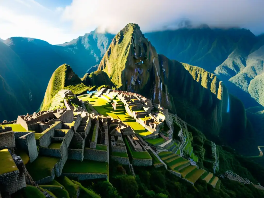 Vista aérea impresionante de Machu Picchu con estructuras monumentales y paisajes terrazados en los Andes